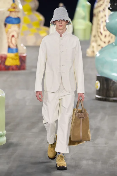 Look 15